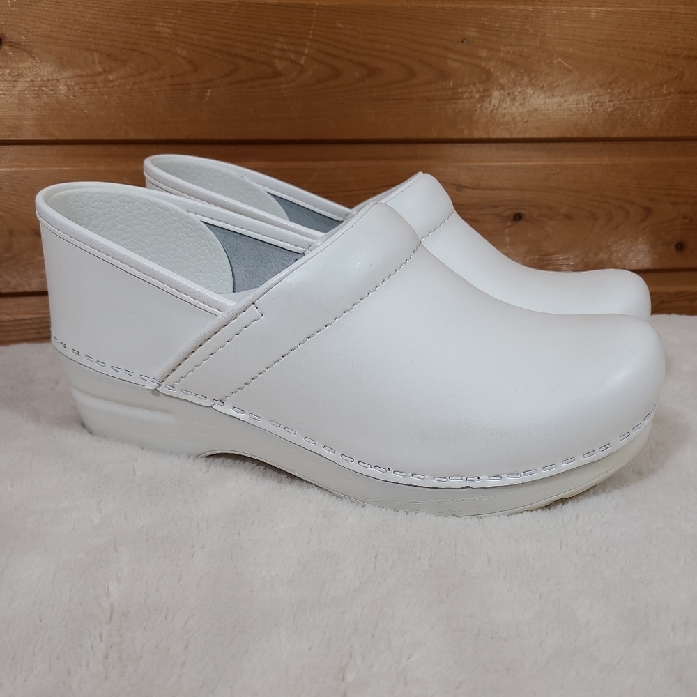Dansko Professional White Leather Clog Shoes Women's Size 38 EU / 7.5-8 US